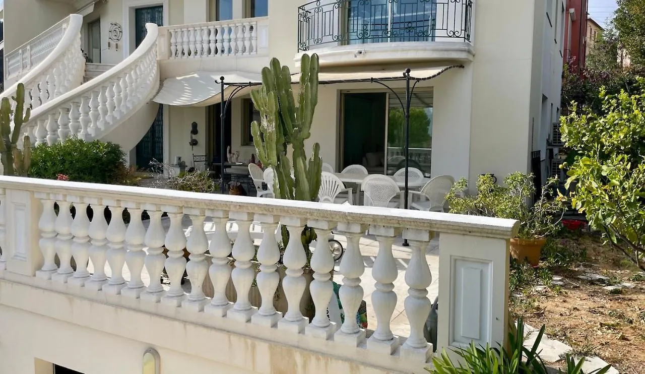 Apartment Rez De Jardin De 65M2 Dans Villa A Nice